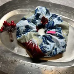 おすすめ❗️ハンドメイド　富士山と波模様　和柄　シュシュ