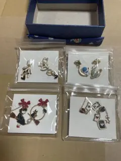 【新品・未使用】可愛いモチーフ耳飾り4点セット♡アリス・宇宙・魔女宅急便など