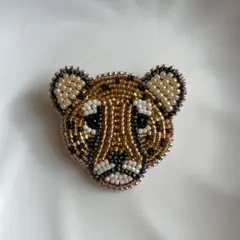 チーター　ブローチ　ビーズ刺繍　レオパード