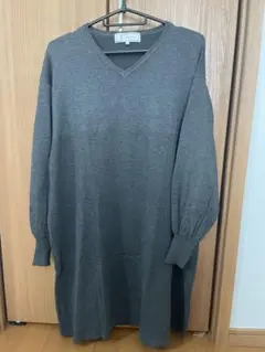 グレー ロペピクニック　Vネックチュニックニットワンピース