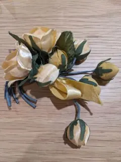 イエローフラワー ブローチ 花束デザイン