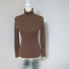 最終値下げ本日限り　GU ブラウンタートルネックセーター