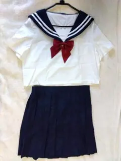 【美品】セーラー服上下セット Мサイズ 白/紺