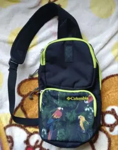 Columbia ＊ ナイオベ ＊ インコ柄 ＊ ボディバッグのサムネイル
