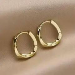 【新品未使用】限定カラー シンプル 小ぶり ゴールドフープピアス 訳あり特価