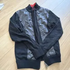 Puma ジッパー付き黒ジャケット