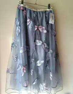(新品タグ付き)　スパンコール付刺繍　チュールスカート