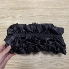 黒 サテン フリル クラッチバッグ jujube