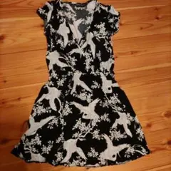 ノースリーブ、ミニワンピース、チュニック、黒地、鶴柄