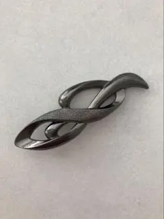 日本製 ヴィンテージ　デザインブローチ シルバーカラー 抽象モチーフ