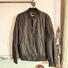 オリーブ色ミリタリー風ジャケット