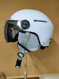 MOON バイザー付きヘルメット ホワイト 2026年最新】moon バイザー付きヘルメットの人気アイテム - メルカリ