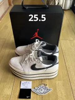 NIKE ウィメンズ エアジョーダン1 トリプルスタックのサムネイル