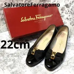 【状態良好】大人気！SalvatoreFerragamo エナメルガンチーニ黒