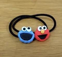 クッキーモンスターとエルモ ヘアゴム