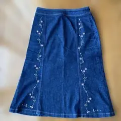 MAYSON GREY 刺繍入りデニムスカート