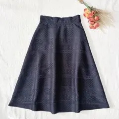 and Cherim Aラインフレアスカート　カットワーク刺繍　ネイビー【S】