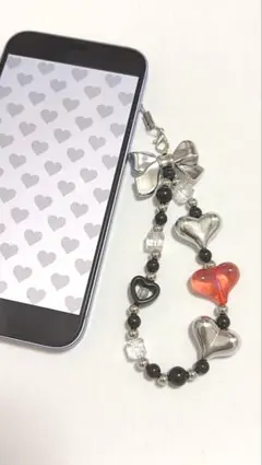 ビーズストラップ　黒　シルバー　ハート