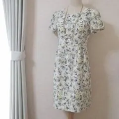 ロペピクニック　ペイントフラワータック入りワンピース　ホワイト　花柄