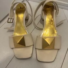 VALENTINO スタッズ サンダル ホワイトのサムネイル