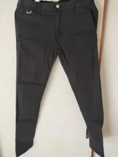 ブラック チノパン