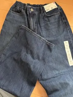 新品未使用　UNIQLO ワイドフィットストレートジーンズ