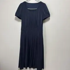 処分価格　ロートレアモン　ネイビー半袖プリーツワンピースのサムネイル