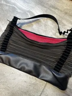 ISSEY MIYAKE PLEATS PLEASEショルダーバッグのサムネイル