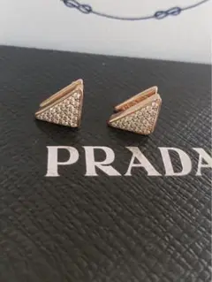 専用★新品PRADAプラダロゴ刻印ピアスゴールド両耳 三越伊勢丹 | PRADA/プラダ_Women通販 | メタル ピアス【送料