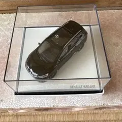 RENAULT KADJAR ミニカー ディスプレイケース付のサムネイル