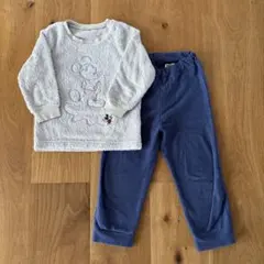ユニクロ　キッズ　パジャマ　ルームウェア　フリースセット　ディズニー　①
