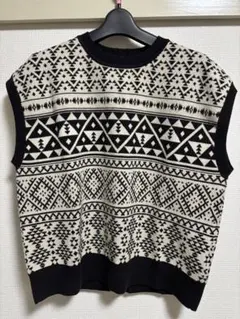 niko and… 幾何学模様 ノースリーブニットベスト