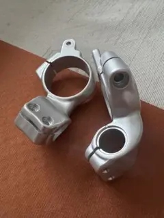 スラクストン1200 タンクベルト ストラップ 1200R 1200RS TFC スラクストン1200 タンクベルト ストラップ 1200R 1200RS TFC - メルカリ