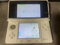 ニンテンドー3DS ホワイト 本体　USB充電ケーブル付
