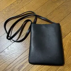 黒い合成皮革ショルダーバッグ　スマホポーチ　ポシェット　斜めがけ