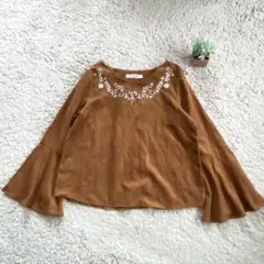 【Emsexcite】チュニック ブラウス スエード調花柄リーフ刺繍 フェミニン