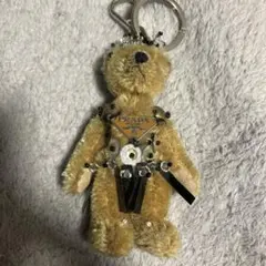 PRADA クマ型チャーム ベージュ
