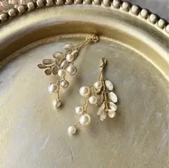 821 NEW 白いミモザ　パール　小枝　ディップアート　ピアス　イヤリング