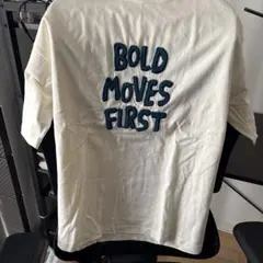 前刺繍 Tシャツ BOLD MOVES FIRSTのサムネイル