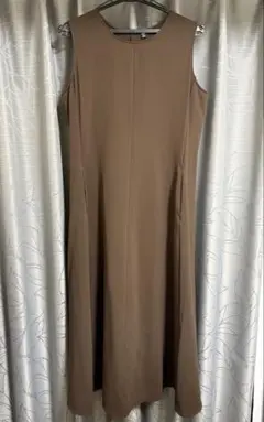 【新品未使用】UNIQLO ウルトラストレッチワンピース ノースリーブ