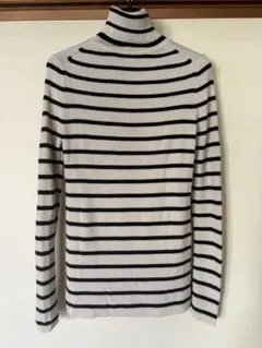 ユニクロ　エクストラファインメリノリブタートルネックセーター（ボーダー・長袖）