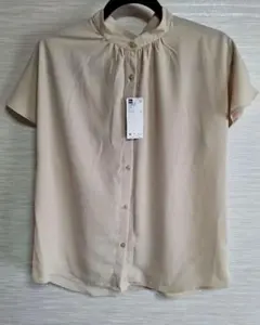 新品GU ベージュ ノースリーブシャツ M