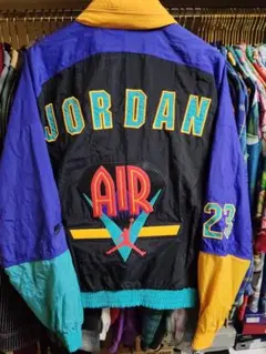 Nike Air Jordan ナイロンジャケット　マルチカラー　短丈　M
