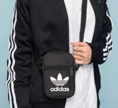 [アディダス オリジナルス] adidas サコッシュ ボディバック