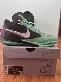 NIKE サブリナ4