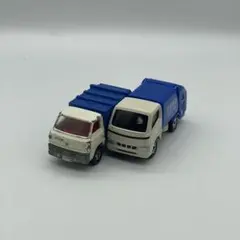 トミカ 清掃車2台セット キャンター ダイナ ゴミ収集車のサムネイル