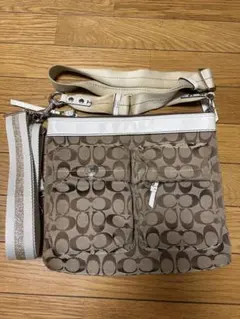 替えのショルダーつけちゃいますCOACH シグネチャー ショルダーバッグのサムネイル