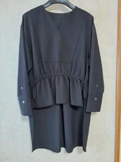 adoreアドーア　黒色後ろ身頃裾丈長め長袖チュニック38サイズ美品のサムネイル