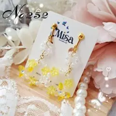 No.252レジン　イヤリング　ピアス　ハンドメイド　蝶々舞う　花リース　フープ