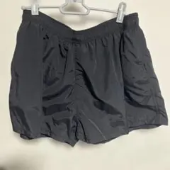 メンズ ブラック ナイロン ショートパンツ